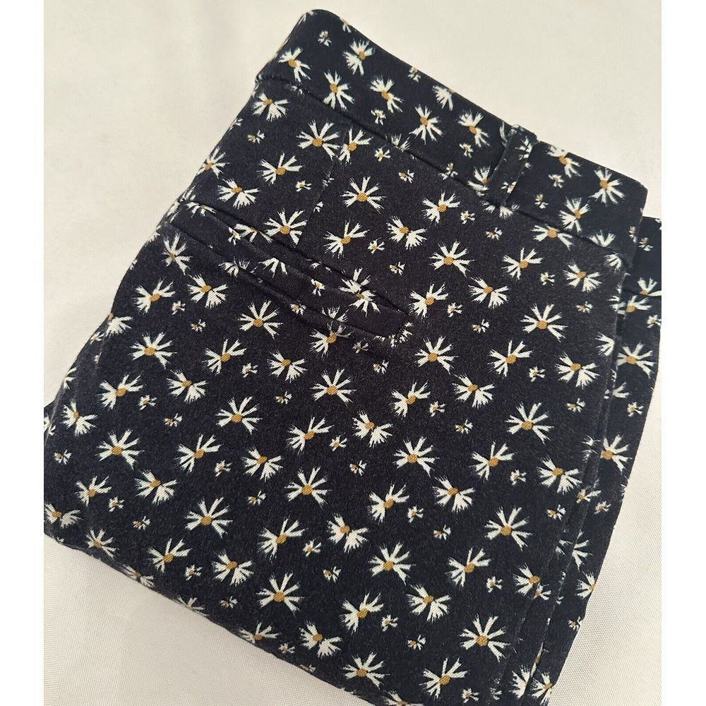 Banana Republic Women's Size‎ 2 Black White Floral Pants